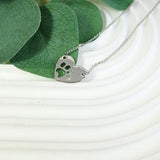 Collar con medallón de pata de corazón de plata