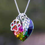 Collar conmemorativo con corazón arcoíris