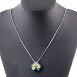 Collar conmemorativo con corazón arcoíris