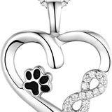 Collar con huellas y un corazón, con un colgante con el símbolo del infinito