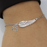 Pulsera conmemorativa de plata con alas de ángel y huellas de patas | Hecha a mano