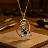 Collar con forma de pata y circonita, hecho con mucho cariño: para los amantes de los perros
