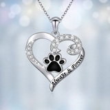 Collar con una bonita pata de perro en forma de corazón, de acero inoxidable