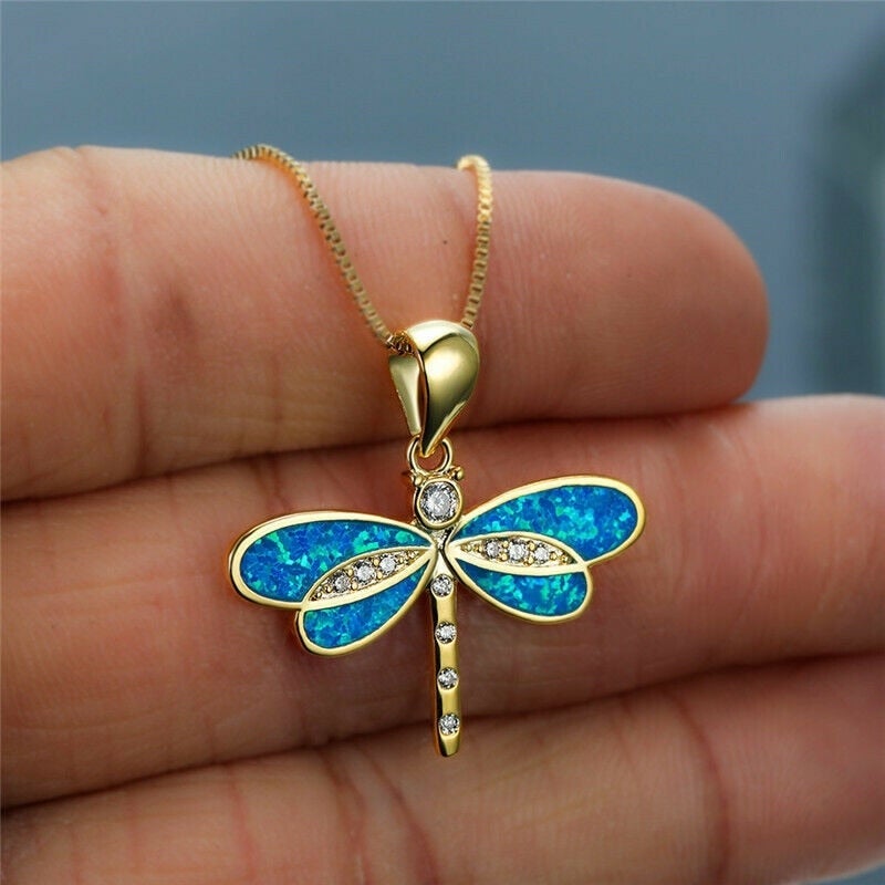 Collar de libélula dorada con ópalo