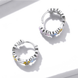Pendientes de Aro con Huellas de Colores en Plata de Ley – Diseño Elegante