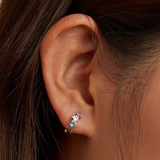 Pendientes de Aro con Huellas de Colores en Plata de Ley – Diseño Elegante