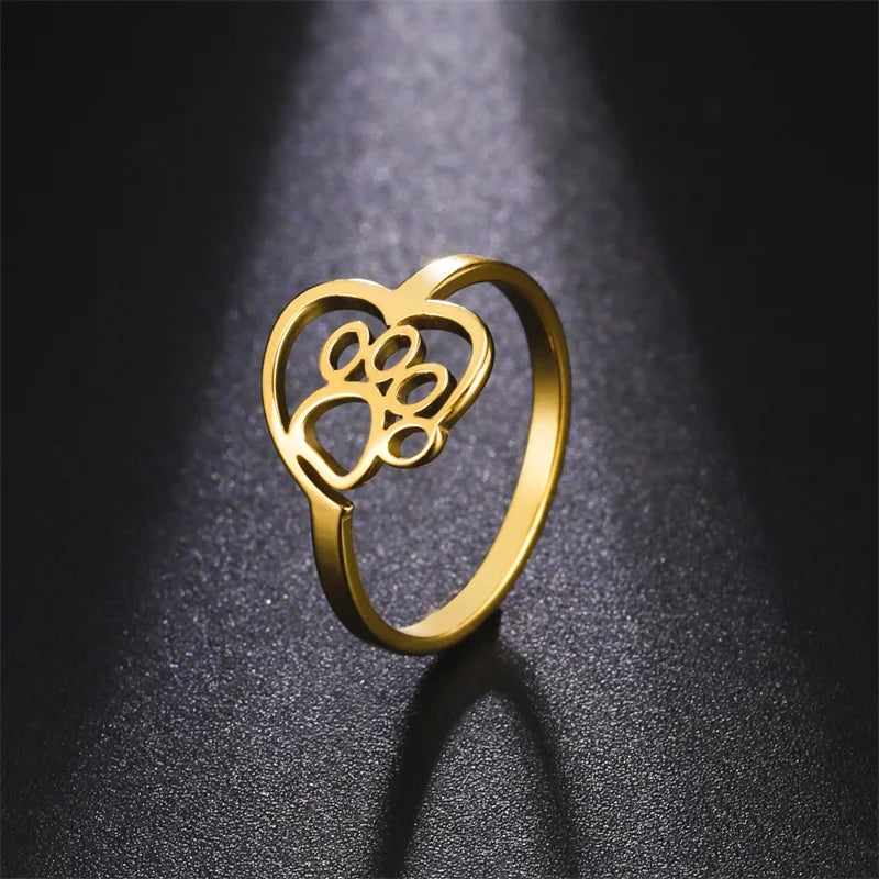 Anillo Corazón con Diseño de Perro en Acero Inoxidable – Elegante y Duradero