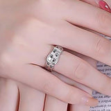 Un anillo divertido y elegante con diseño de collar para perros