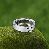Un anillo divertido y elegante con diseño de collar para perros