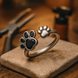 Anillo ajustable y creativo con bonitas huellas de patitas